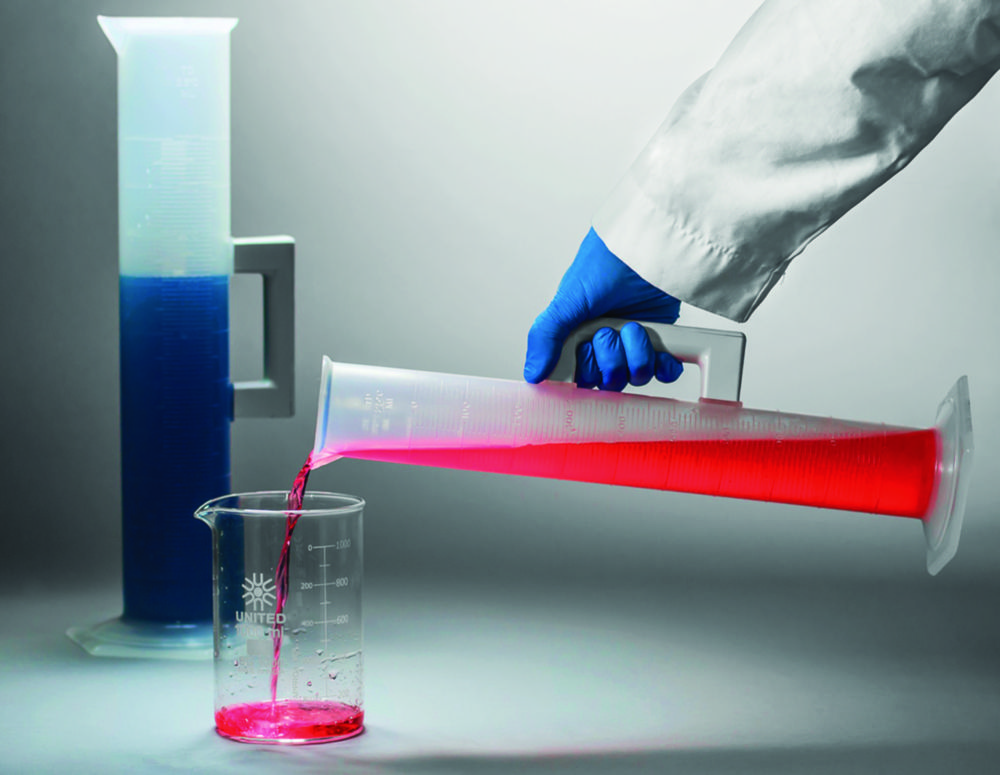 Messzylinder, PP, mit Griff, erhabene Graduierung