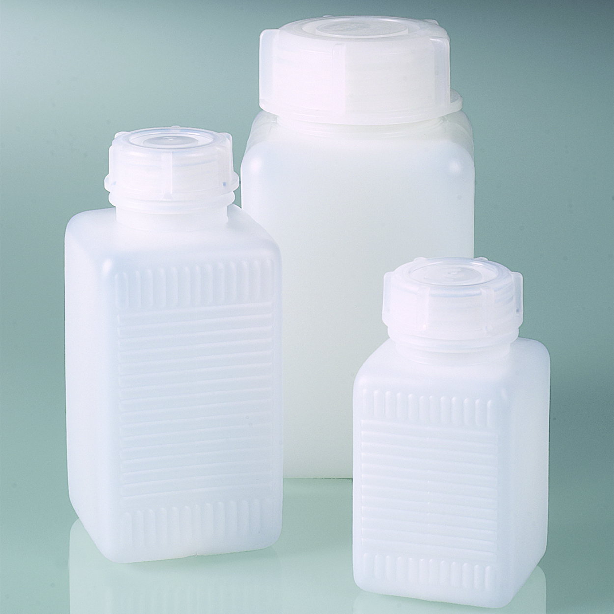 Weithals-Vierkantflaschen, HDPE, mit Schraubverschluss